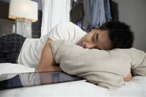 人一天睡眠時間